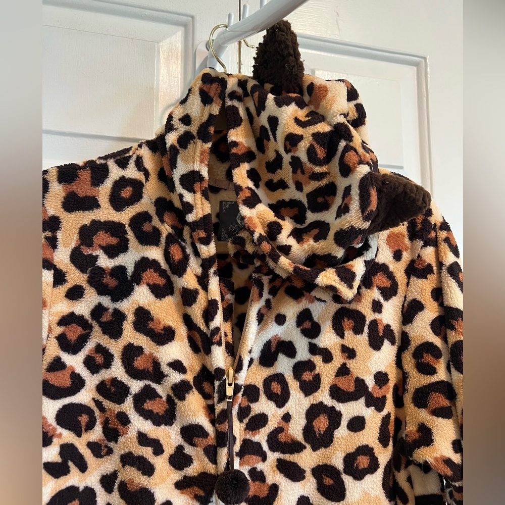 NWT 🐆 Leopard Print One Piece Zip Up Pajamas / Costume w Hood - Picture 3 of 9